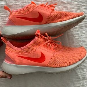 Nike Women's Juvenate sneakers